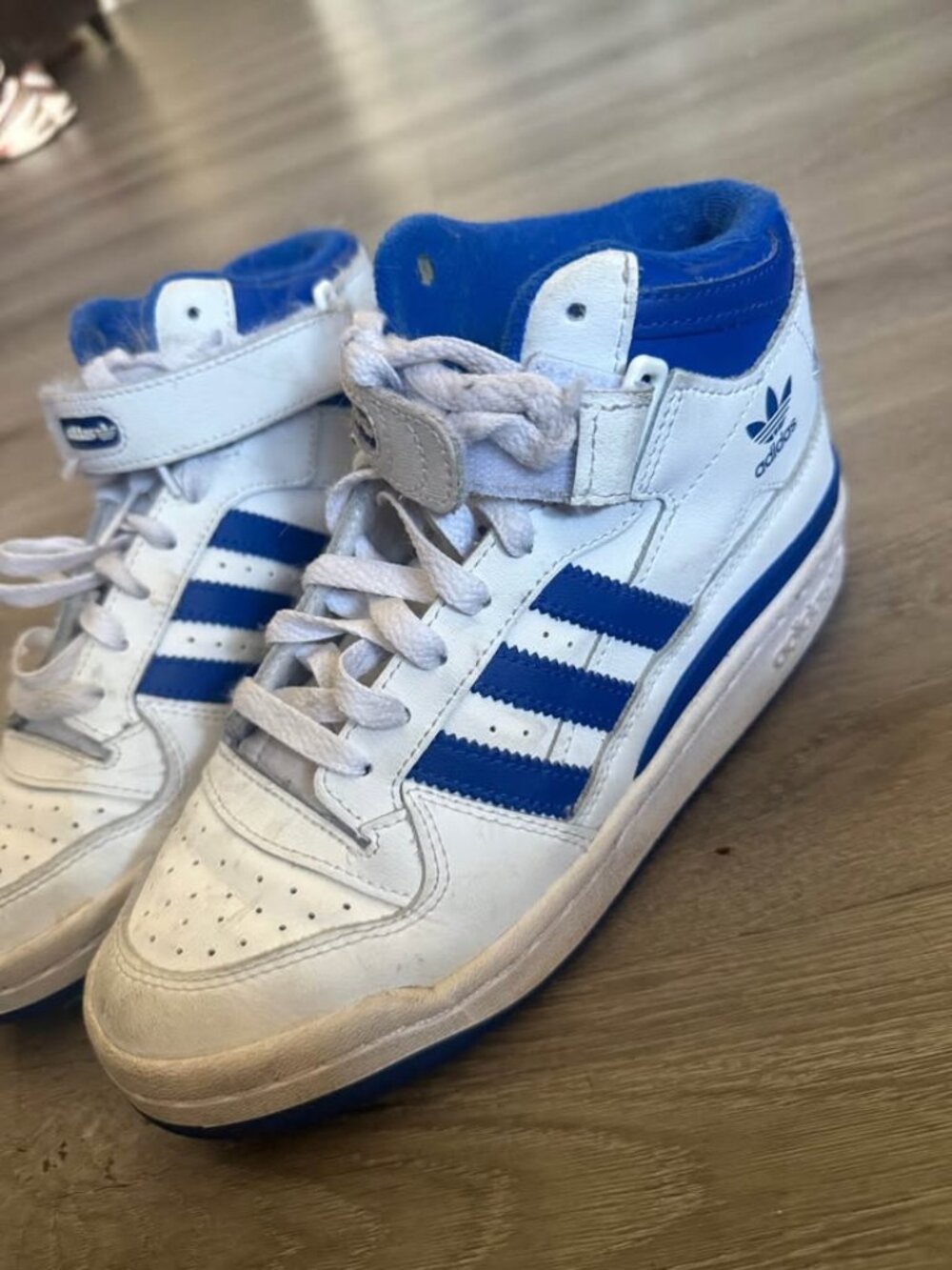 Adidas forum mid